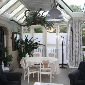 https://the-butterfly-luxe-appartement-met-private-parking.zandvoort-hotels.com